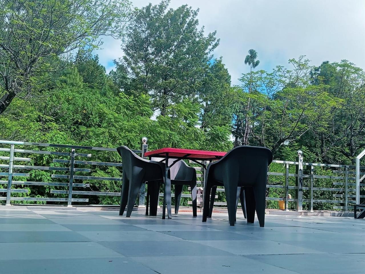 ซันนี่ ไพน์ รีสอร์ต Hotel ลันส์โดว์นี ภายนอก รูปภาพ